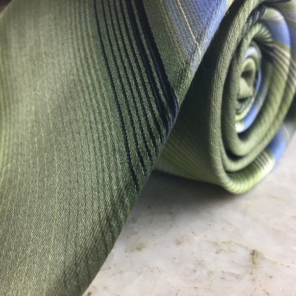 ARROW SILK TIE (NWT) - Picture 13 of 13